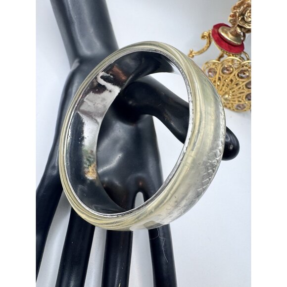 Vintage Lucite Bangle Bracelet Size 8 Wide Snake Skin Pattern Retro Jewelry - Picture 8 of 9